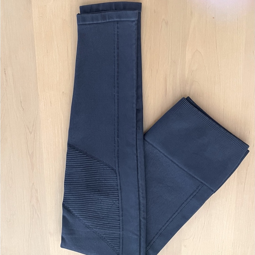 NWOT - LEGGINGS